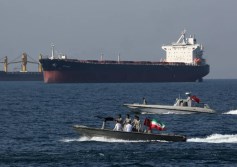 السفن العابرة في مناطق الخليج العربي