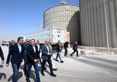 رئيس الوزراء يتفقد صومعة عتاقة بالسويس 