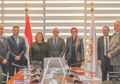 وزير الاستثمار مع جنرال موتورز