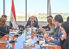 وزير الاستثمار ووفد البنك الأوروبي لإعادة الإعمار