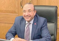  حازم وجدي زيدان، الخبير المصرفي