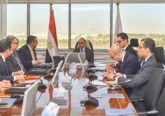 وزير الاستثمار يعقد احتماعًا مع رئيس جهاز التمثيل التجاري