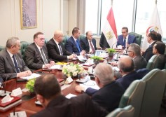 وزير الصحة خلال الاجتماع 