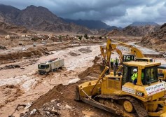 فتح الطرق التي غمرتها السيول في سيناء