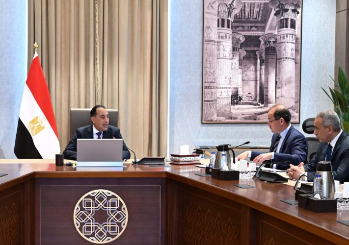 رئيس الوزراء يجتمع مع وزير المالية 