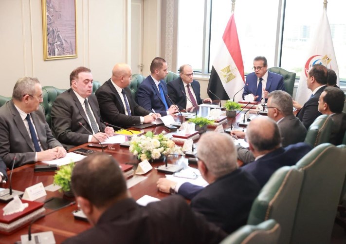 وزير الصحة خلال الاجتماع 