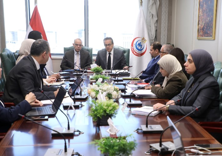 وزير الصحة خلال الاجتماع 