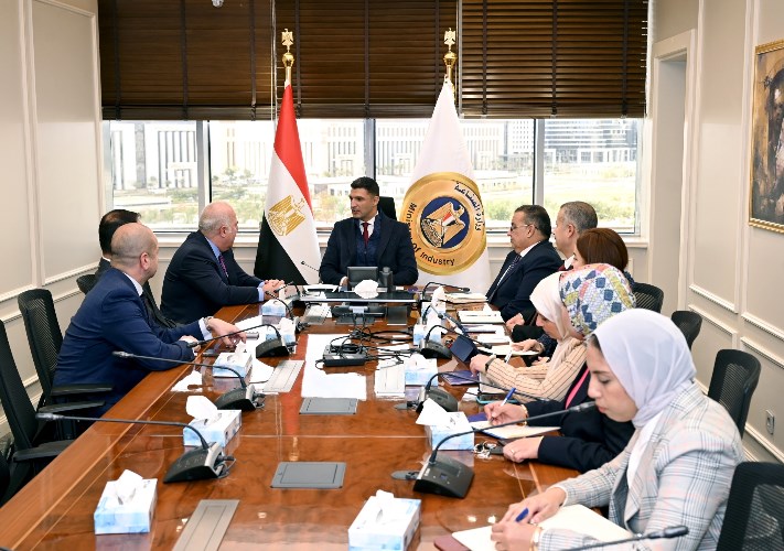 خالد هاشم وزير الصناعة 