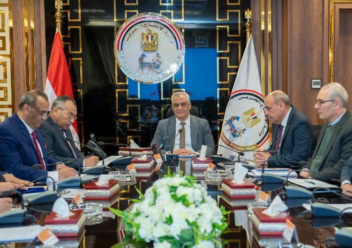 وزير الإنتاج الحربى وشركات تصنيع الذخائر