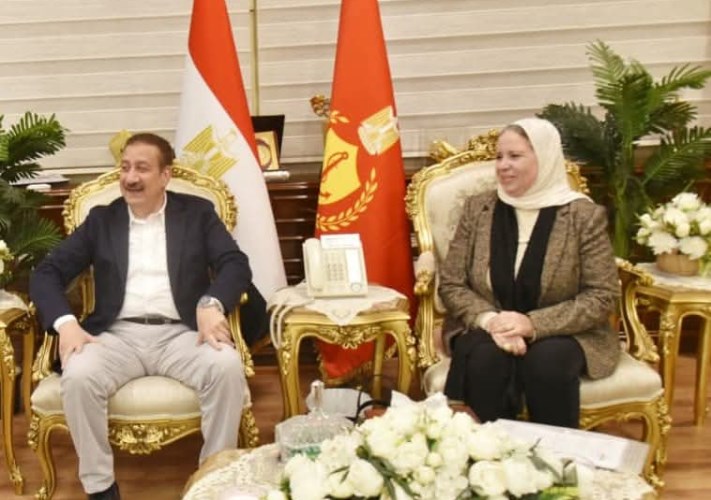 النائبه امل عصفور تلتقى محافظ بورسعيد