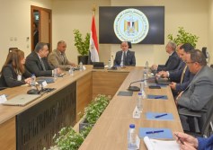 اجتماع وزير الاستثمار 