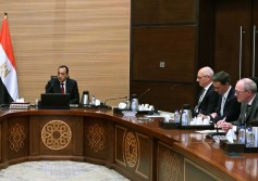 رئيس الوزراء ورئيس شركة فاليو 