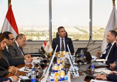 وزير التموين خلال اجتماعه مع شركة سبل 
