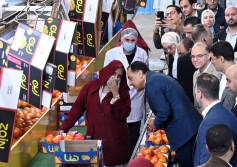 رئيس الوزراء يتفقد محطة الصواف لتعبئة الموالح والحاصلات الزراعية 