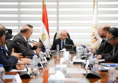  التقى الدكتور محمد فريد صالح، وزير الاستثمار والتجارة الخارجية، وفدًا من مجموعة “MRYK Holding” الصينية