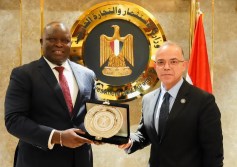 وزير الاستثمار ونظيره بجنوب السودان