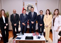 Abb مع وزير الصناعة