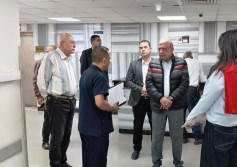 وزير الكهرباء داخل المستشفى