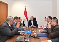 وزير الري يلتقي بعدد من النواب
