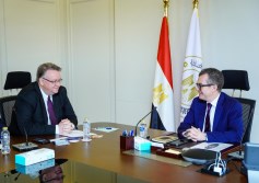 رستم يبحث سبل دفع النمو وتوليد فرص عمل مستدامة
