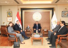 وزير التعليم العايل يبحث مع نائب الرئيس الأكاديمي لجامعة إيست لندن سبل التعاون المشترك وتنفيذ مشروع إنشاء فرع في للجامعة في مصر