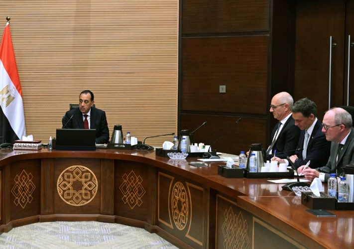 رئيس الوزراء ورئيس شركة فاليو 