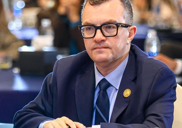 أحمد رستم وزير التخطيط