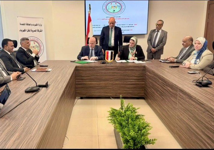 توقيع العقود
