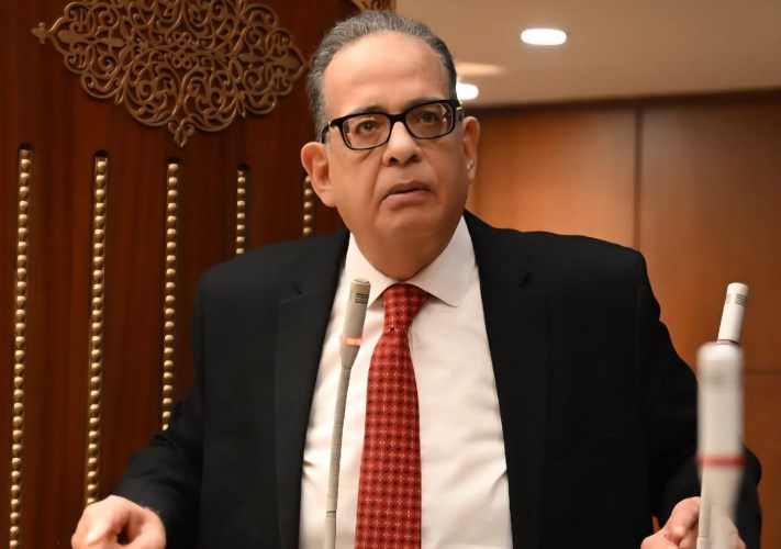 النائب طارق عبد العزيز 