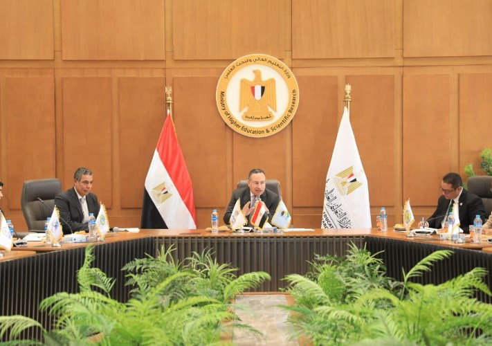 وزير التعليم العالي يناقش تفعيل برامج تنفيذية في الحرم الجامعي مع ممثلي الاتحادات الطلابية
