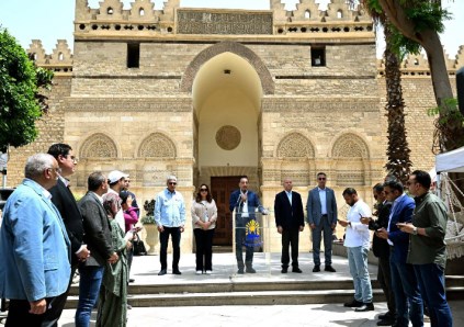 رئيس الوزراء يتحدث للإعلاميين 
