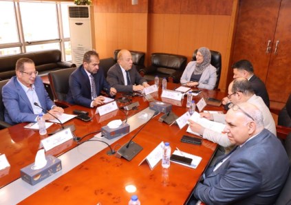 ناهد يوسف تجتمع مع مستثمري العاشر 
