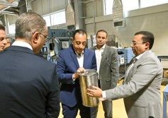 رئيس الوزراء يتفقد مصنع «بويزين مصر»