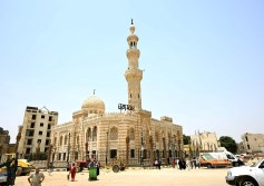 المدبولي يتفقد تطوير السيدة نفيسة والسيدة عائشة .. ومشروع لتحويل الميدان لممشى سياحي ومتحف مفتوح