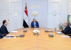 اجتمع الرئيس عبد الفتاح السيسي، اليوم، مع الدكتور مصطفى مدبولي، رئيس مجلس الوزراء، والدكتور محمود عصمت، وزير الكهرباء والطاقة المُتجددة
