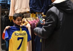 قميص كريستيانو رونالدو لاعب النصر السعودي