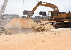 نائب وزيرة الإسكان يتفقد مشروعات المرافق بالقاهرة الجديدة 