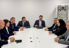 المهندسة راندة المنشاوي مع آمنة بنت أحمد الرميحي
