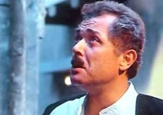 الفنان محمود عبد العزيز من فيلم الكيت كات