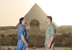 مباراة ملاكمة على سفح الهرم