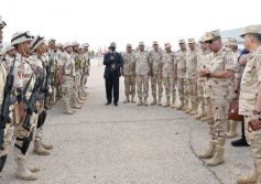 وزير الدفاع يلتقي برجال المنطقة الغربية العسكرية