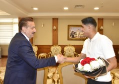 محافظ بورسعيد يكرم كريم الريس