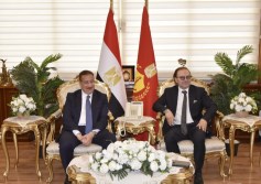 محافظ بورسعيد يستقبل أحد المستثمرين