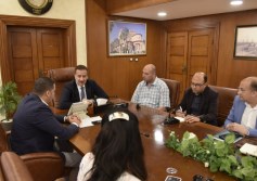 محافظ بورسعيد خلال اجتماع