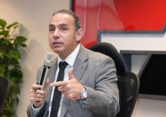 الدكتور إسلام عزام
