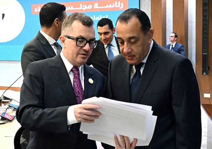 أحمد رستم وزير التخطيط مع رئيس الوزراء