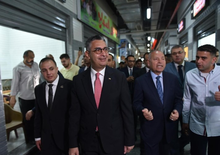  وزير التموين يفتتح السوق الحضاري بمنطقة حدائق القبة