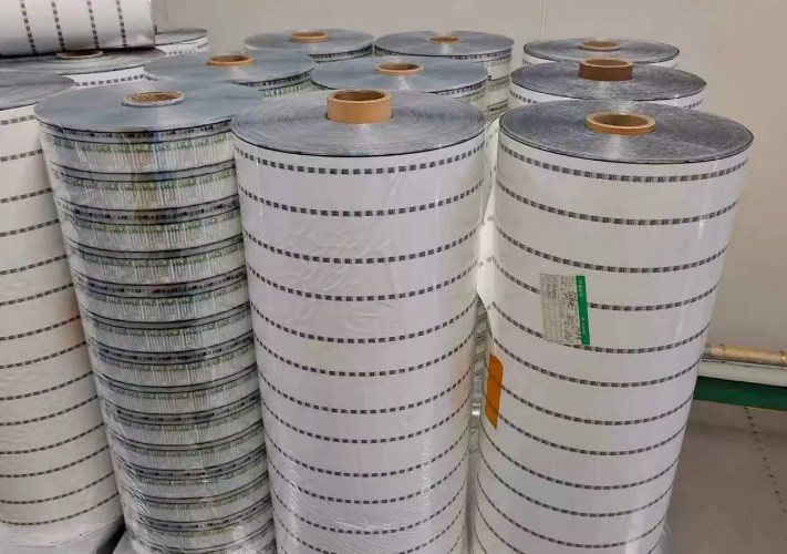 منتجات الألومنيوم ومواد الـ«PVC» 