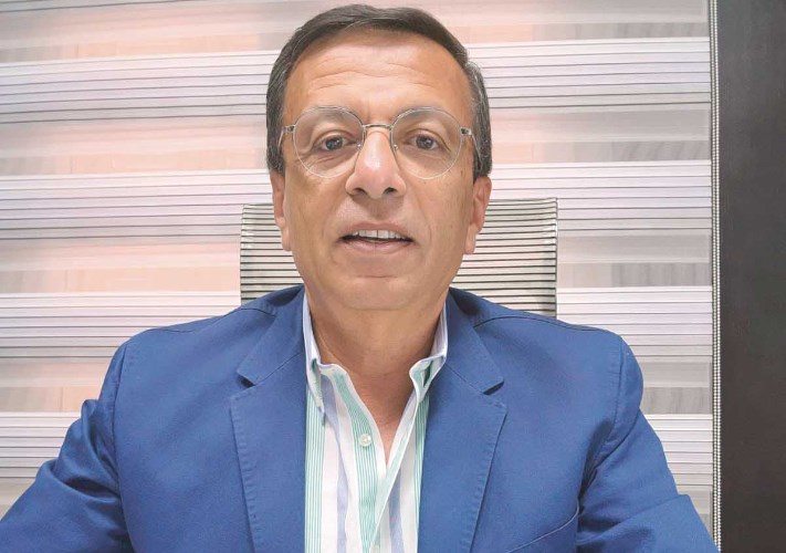 عماد فاروق