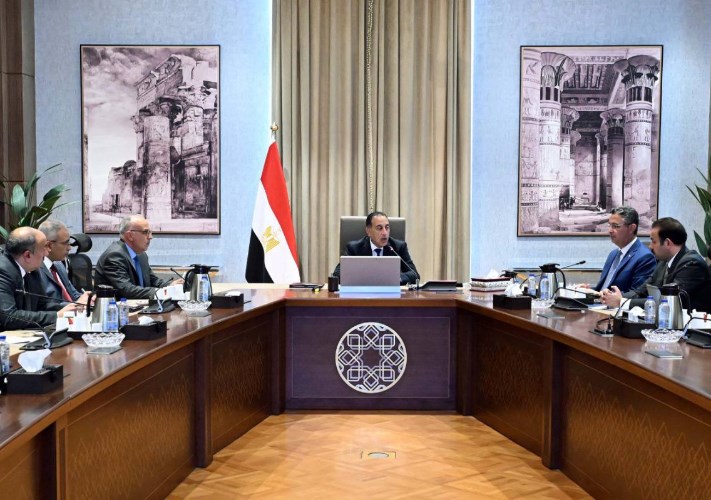 عقد الدكتور مصطفى مدبولي، رئيس مجلس الوزراء، اجتماعاً مساء اليوم ، بمقر الحكومة بالعاصمة الجديدة؛ لاستعراض مستجدات جهود تطوير صناعة السكر في مصر